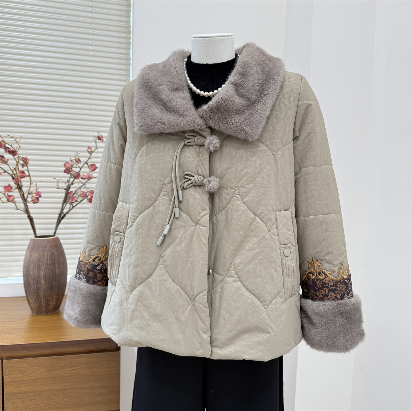 中老年人女加绒棉服2025秋冬款保暖外套新款妈妈冬装棉衣加厚棉袄