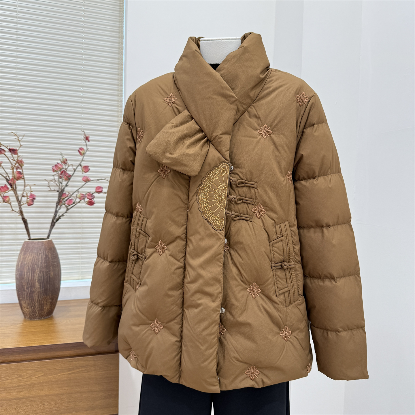 中年妈妈冬装羽绒服保暖外衣