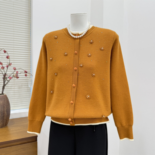 秋冬2025新款针织衫外套中老年女开衫毛衣百搭保暖外穿妈妈装上衣