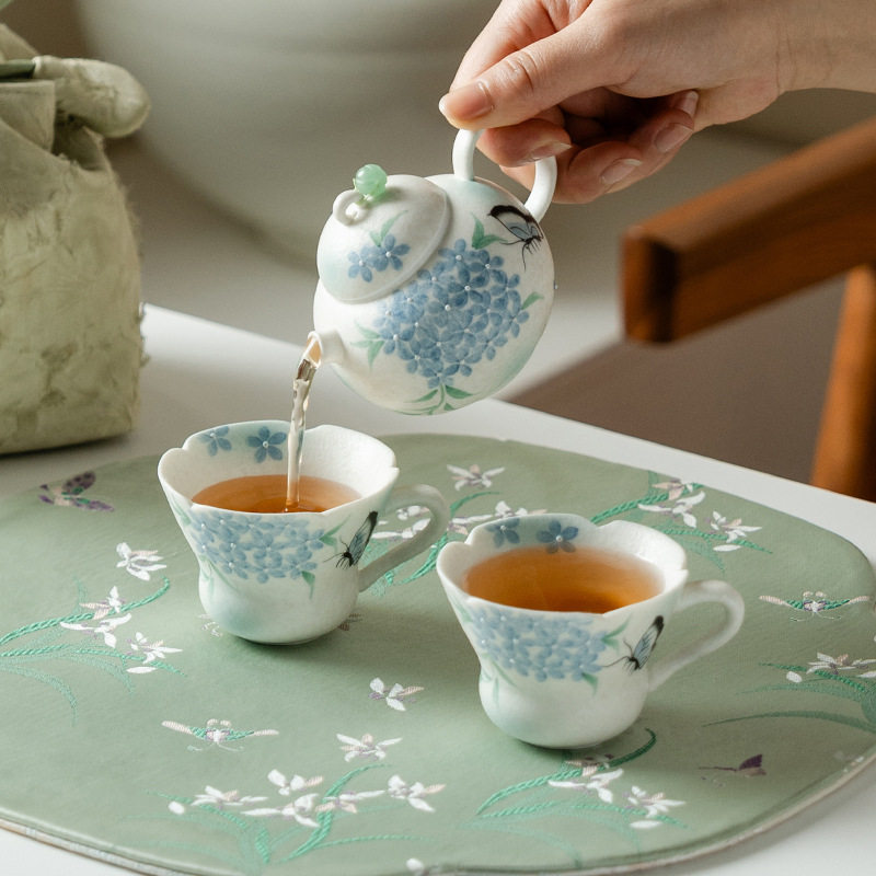 高颜值陶瓷青蓝花蝶圆肚茶壶家用泡茶壶一壶二杯旅行茶具新中式