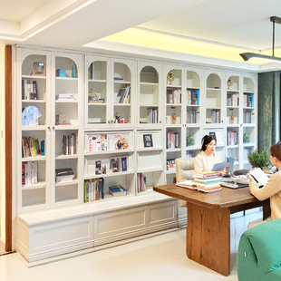 全实木防尘书柜储物柜卡座一体整墙到顶奶油风组合带玻璃门展示柜