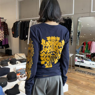 破碎宝剑梵文印花口袋长袖T恤女秋季新款美式复古设计感显瘦上衣