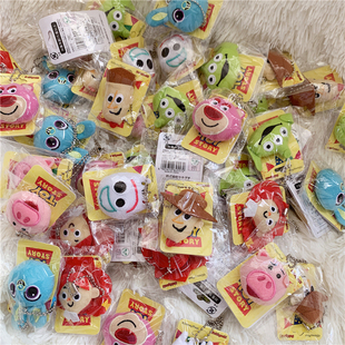 玩具总动员伍迪翠丝巴斯光年三眼仔叉叉草莓熊毛绒挂件 胸针别针