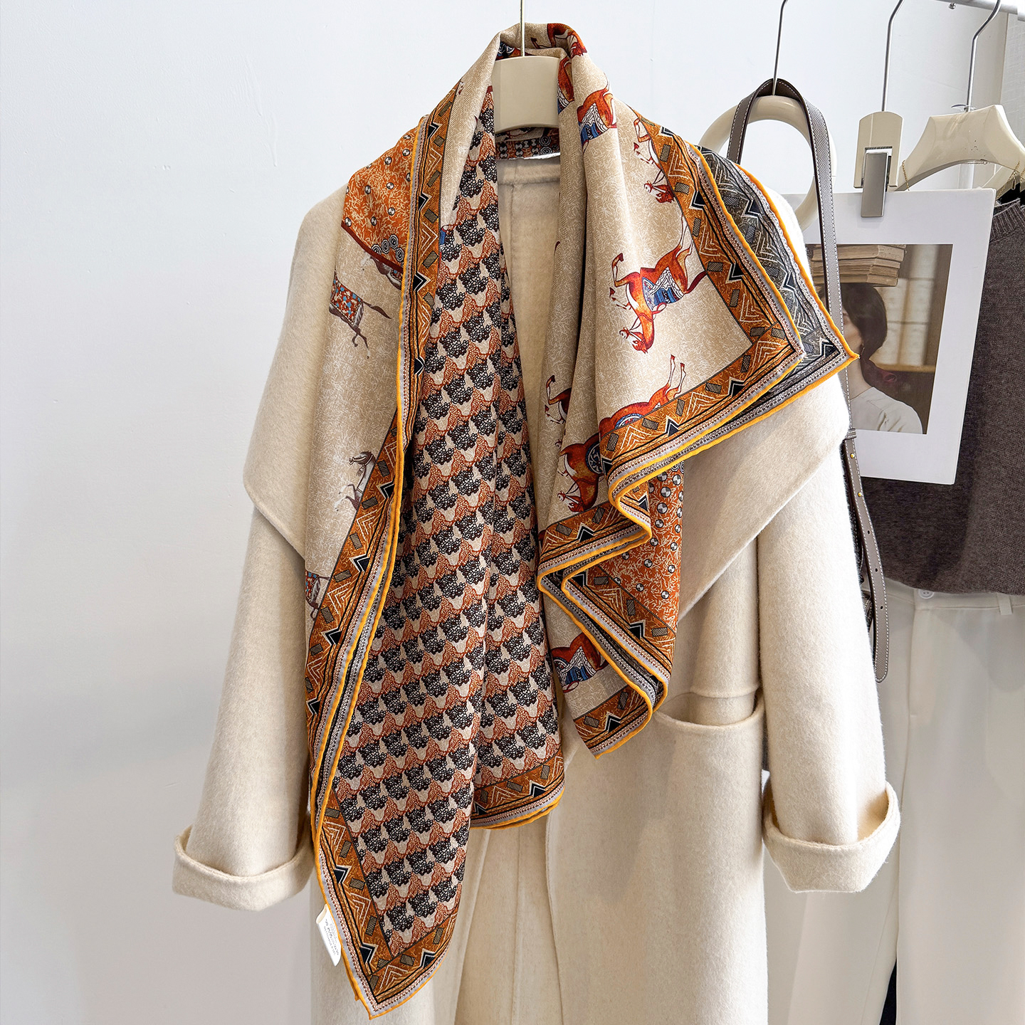 四格骏马！丝毛围巾大方巾披肩