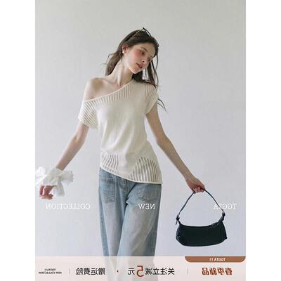 TGGTA镂空斜肩针织短袖t恤女夏季2026新款设计感小众修身露肩上衣