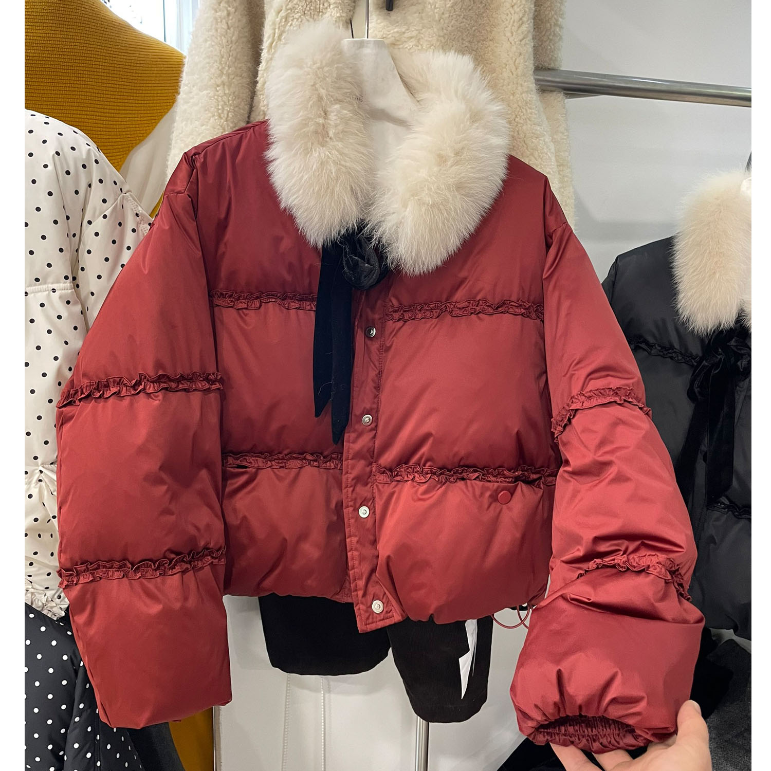 冬季加厚缎面白鸭绒短款羽绒服