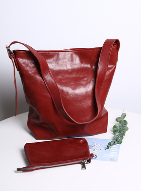 红色水桶包女大号真皮通勤大容量简约慵懒港风单肩包复古托特包