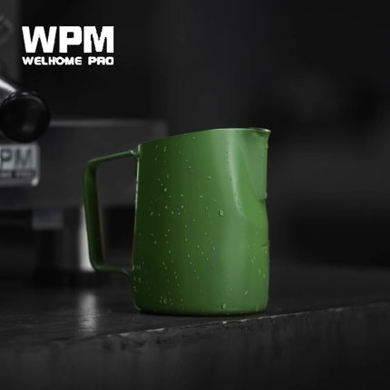 wpm惠家拉花缸大圆嘴450毫升绿斜口专用打奶缸神器尖嘴专业拉花杯