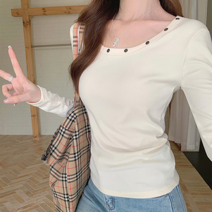 显瘦内搭上衣时髦百搭打底衫 T恤女修身 漏锁骨u领铆钉长袖 2026春装