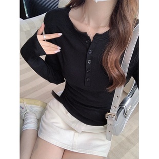 韩版 纽扣半开领长袖 收腰打底衫 正肩短款 高级感内搭上衣 T恤女春装
