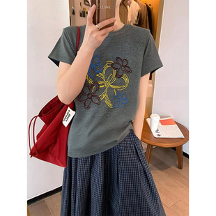 百搭圆领韩版 洋气漂亮小衫 正肩上衣 t恤女夏时髦时尚 花朵绣花短袖