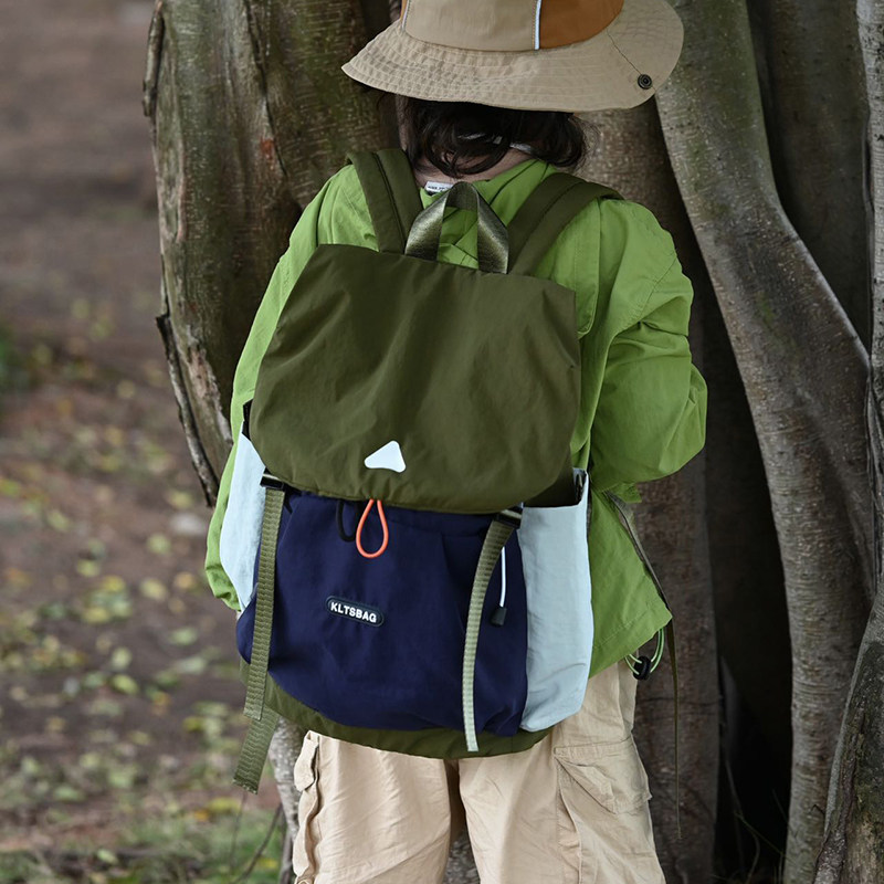 2025新款潮酷洋气儿童登山包男女童户外出游双肩包幼儿园运动书包