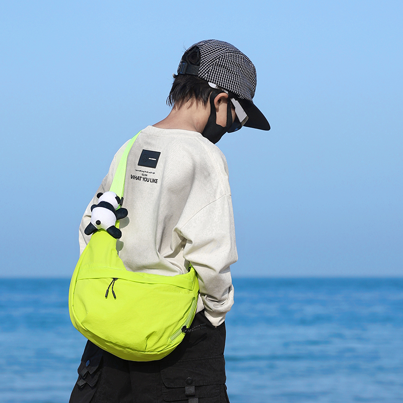 儿童包男女户外休闲大容量斜挎包