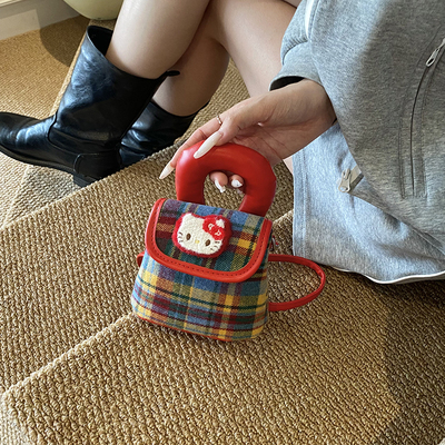 2025超火斜挎小包helokity