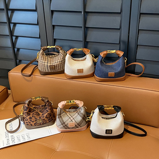 儿童高颜值洋气豹纹斜跨包女童小众设计口红包迷你手提零钱斜挎包