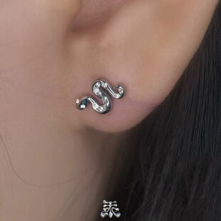 扭动小蛇耳钉高抛光钛合金18/16g内螺纹防过敏小众设计耳骨亚文化