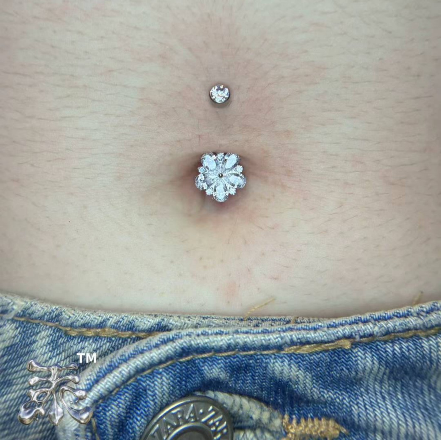 锆石胖胖花朵超闪脐钉钛合金防敏