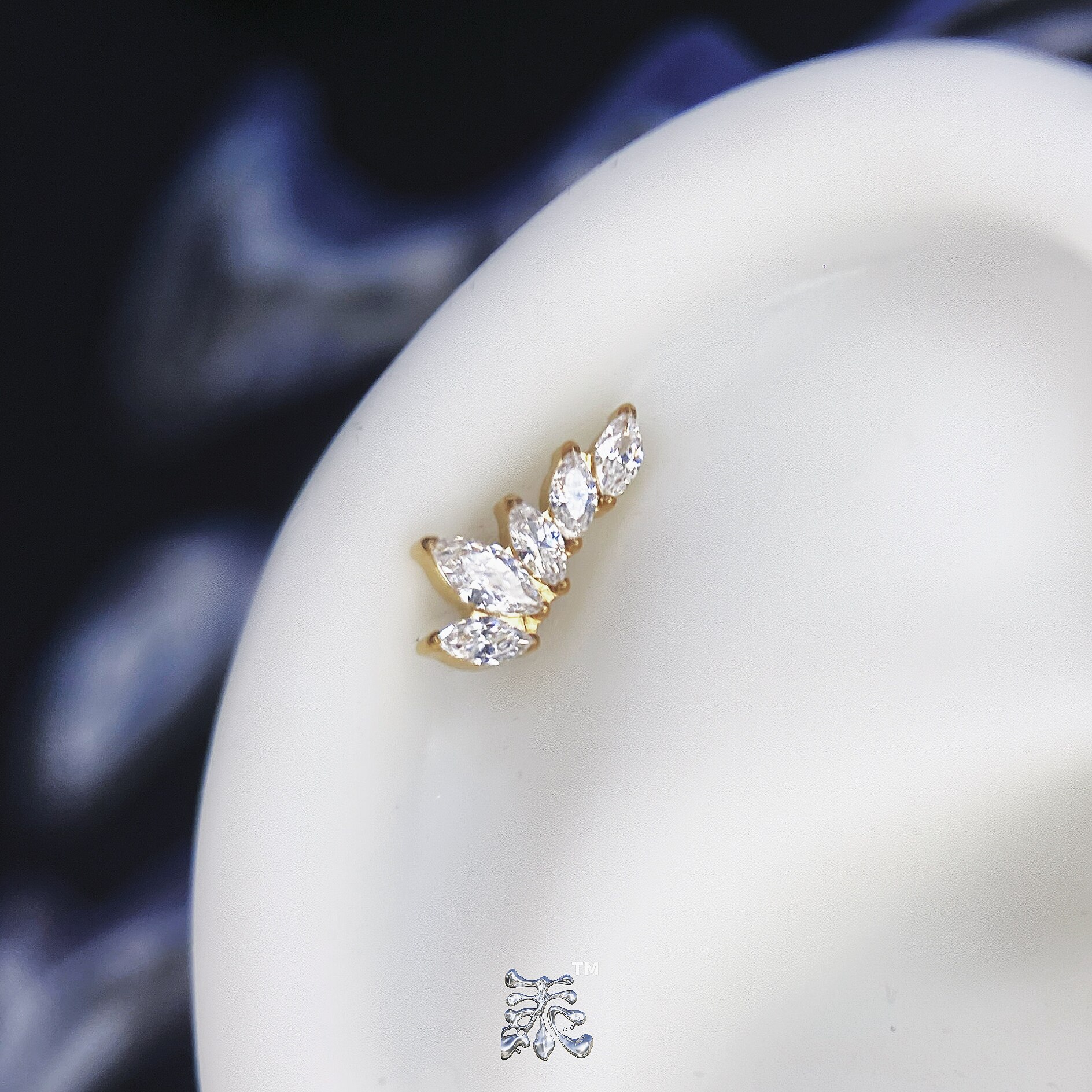 不规则五连弧形马眼拼接锆石耳骨钉0.9牙f136植入级钛合金 亚文化