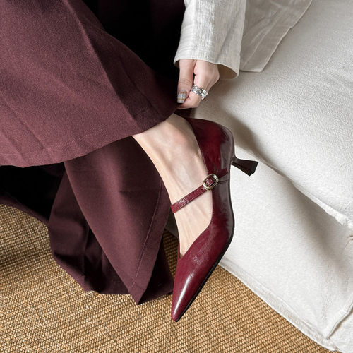 真皮~5cm细跟尖头玛丽珍单鞋女法式女人味气质一字带扣猫跟鞋酒红