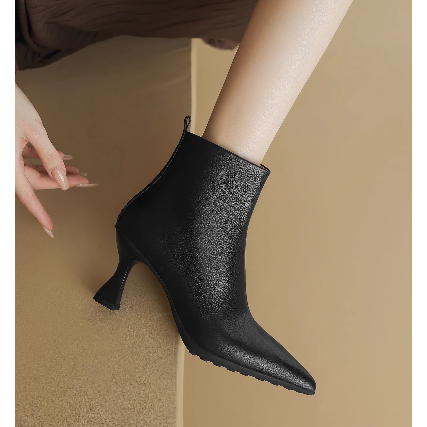 软底真皮7cm细跟尖头短靴女秋冬单裸靴法式气质时尚小高跟马丁靴