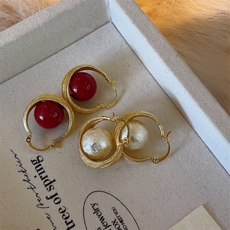 新年喜庆红珍珠耳扣气质个性高级感棉花珠耳环时尚百搭麻花耳饰潮,饰品/流行首饰/时尚饰品新,耳环,淘宝优惠券,粉丝福利购,淘宝优惠卷