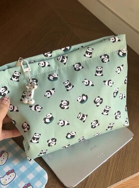 新款可爱小熊猫清新化妆收纳包大容量便携洗漱包多巴胺耐用旅行包
