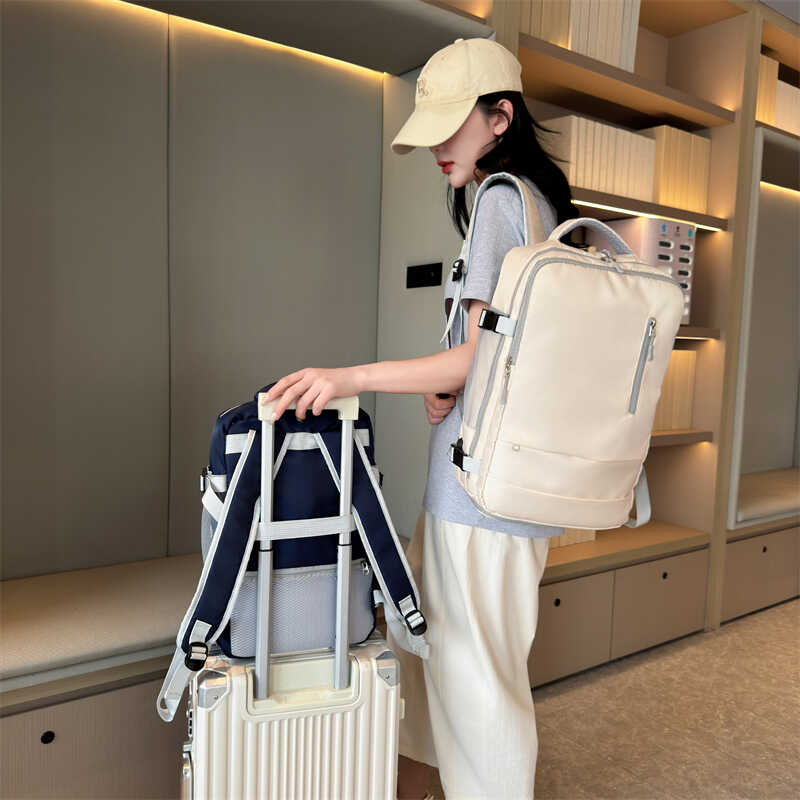 旅行双肩背包女士短途旅游包大容量大学生电脑书包出差行李包男潮