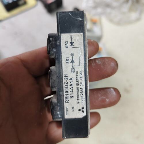 日本三菱模块，型号:RM100DZ-2H 拆机件，成色如图实--议价商品