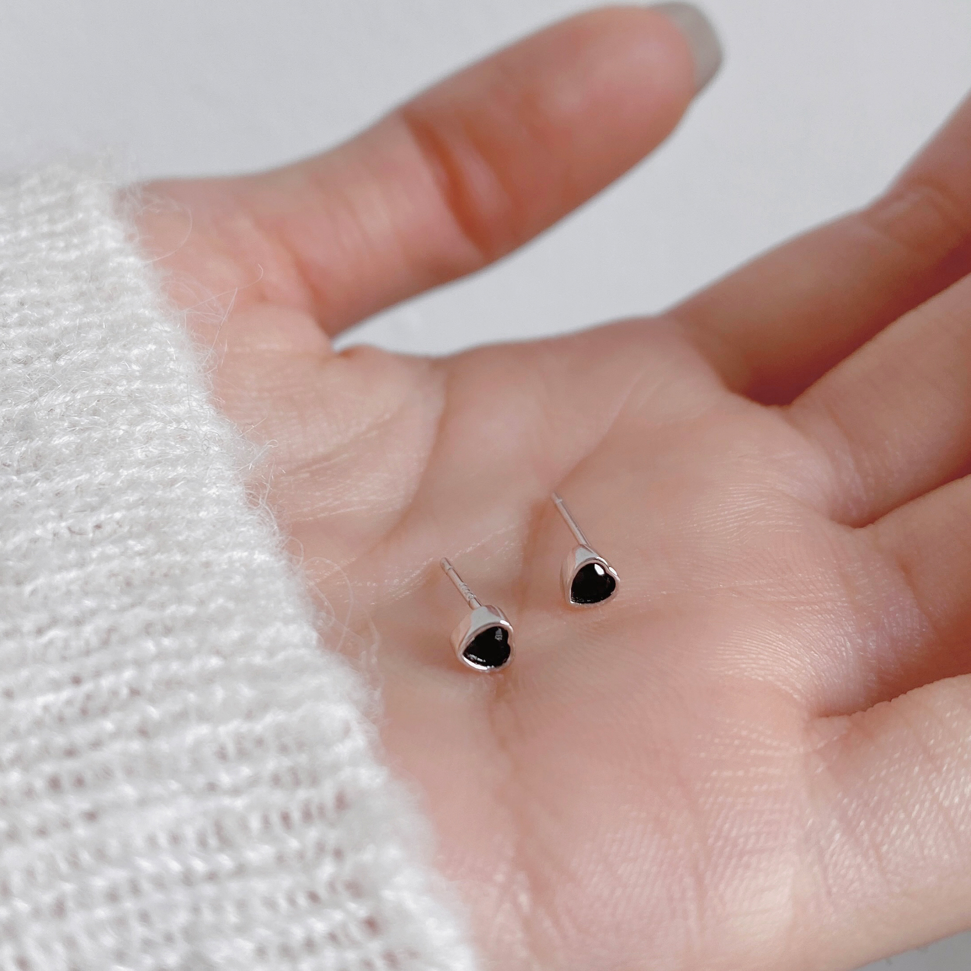 小可爱/S925银迷你黑色爱心耳钉