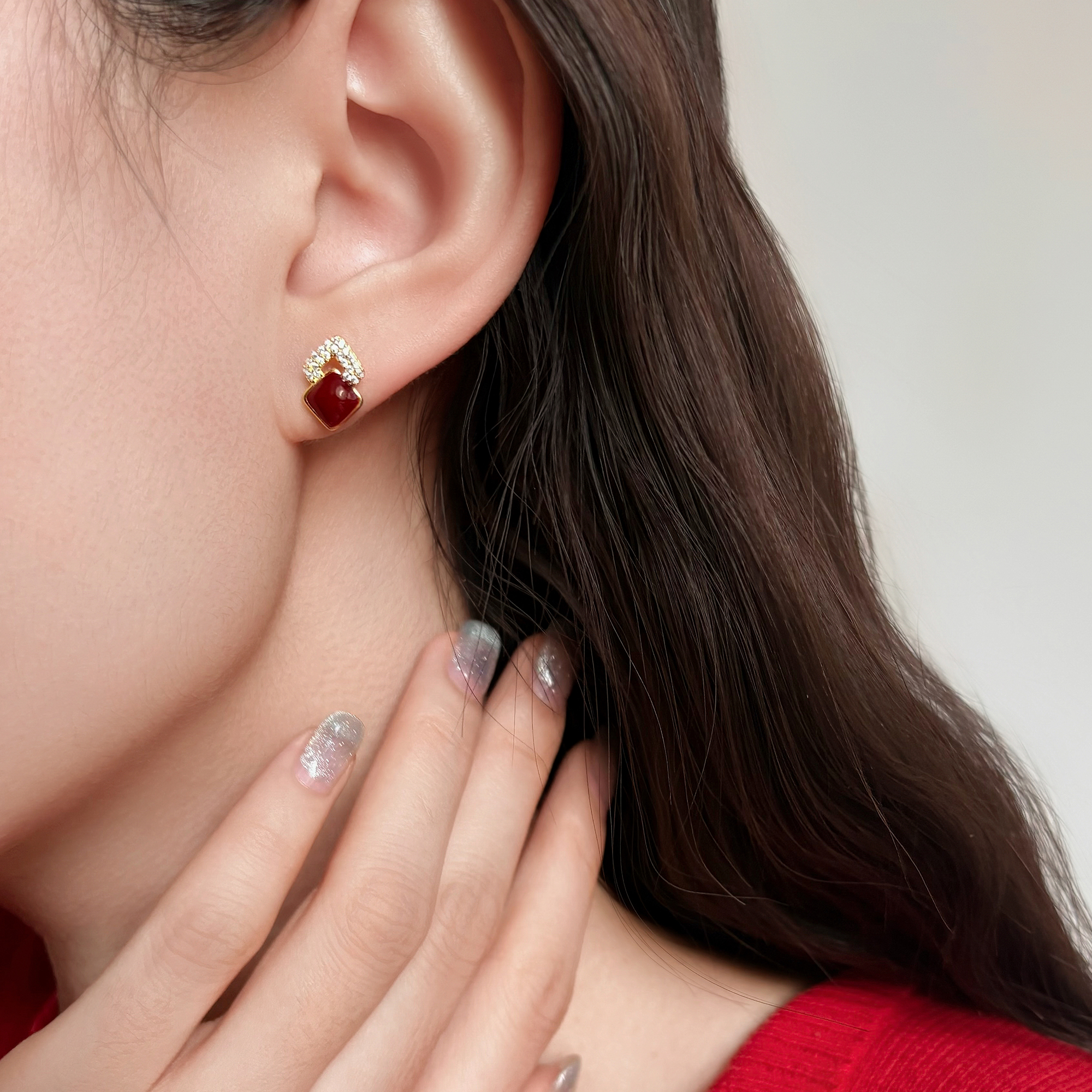 通体925纯银时髦复古红耳钉