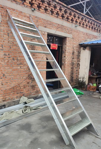 小楼梯可定制户外用镀锌防滑楼梯家用阁楼楼梯商铺阁楼楼梯制作