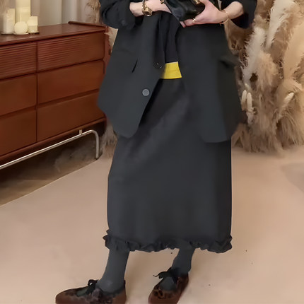 设计感减龄灰色半身裙冬季新款高级感高腰花边下摆简约高腰直筒裙