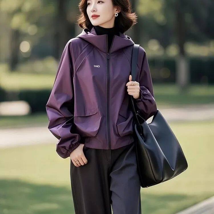 2025新款春秋洋气短款夹克上衣冲锋衣超好看小个子紫色连帽外套女