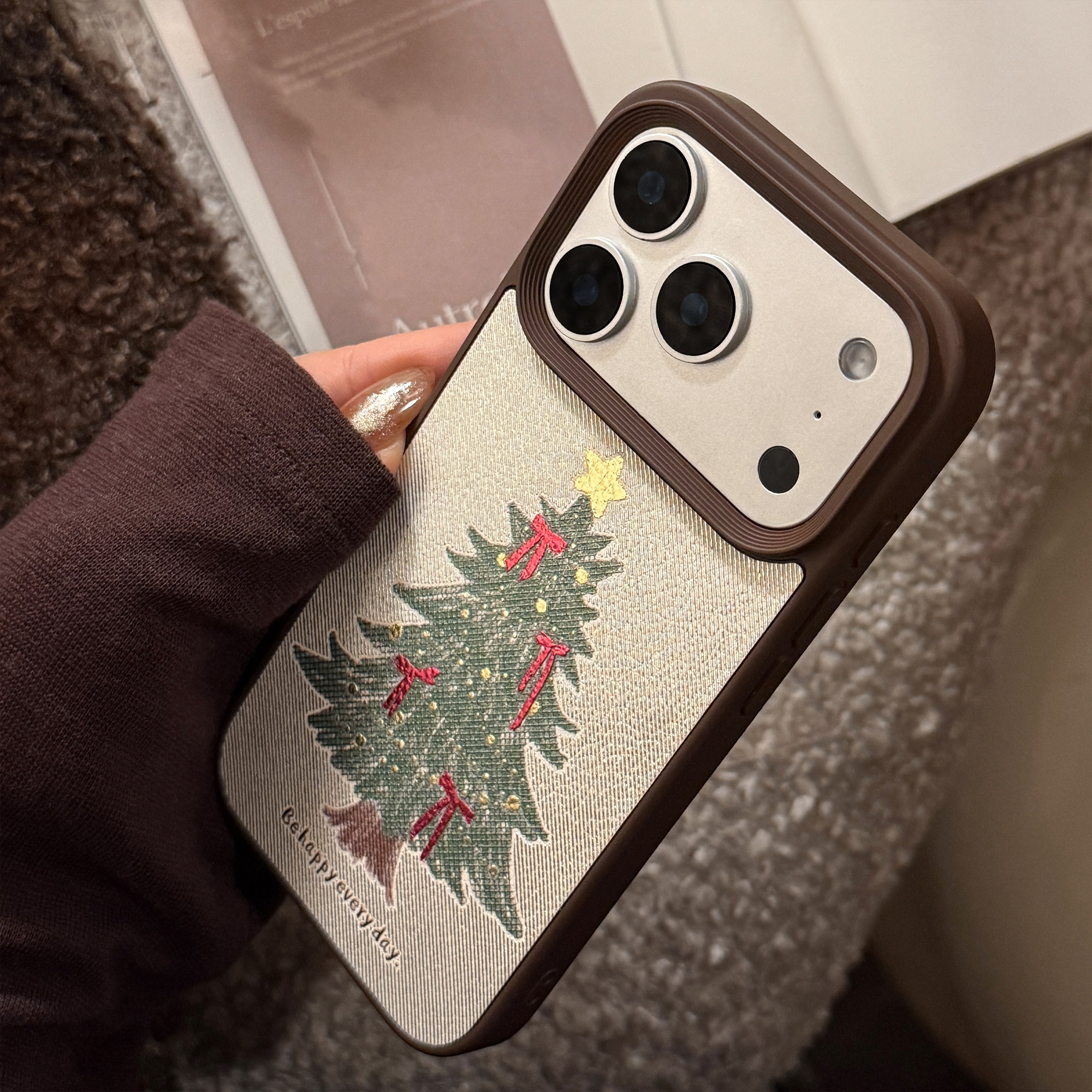 一家不会撞壳的店鎏金圣诞树手机壳适用苹果16pro17PM防摔iPhone15pro贴皮手感12气质11简约14max保护套13p