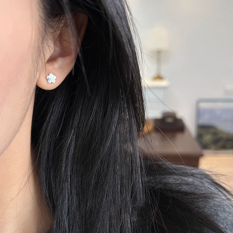 MEILAIFUREN高端定制超闪镭射小花迷你轻奢耳钉设计简约耳环