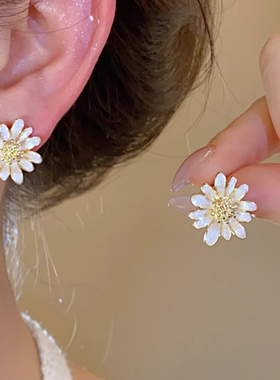MEILAIFUREN高端定制 小清新白色滴油菊花耳钉女小众优雅气质耳饰
