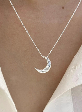 简约韩系熔岩月亮项链女款ins凹凸吊坠气质冷淡风个性弯月锁骨链