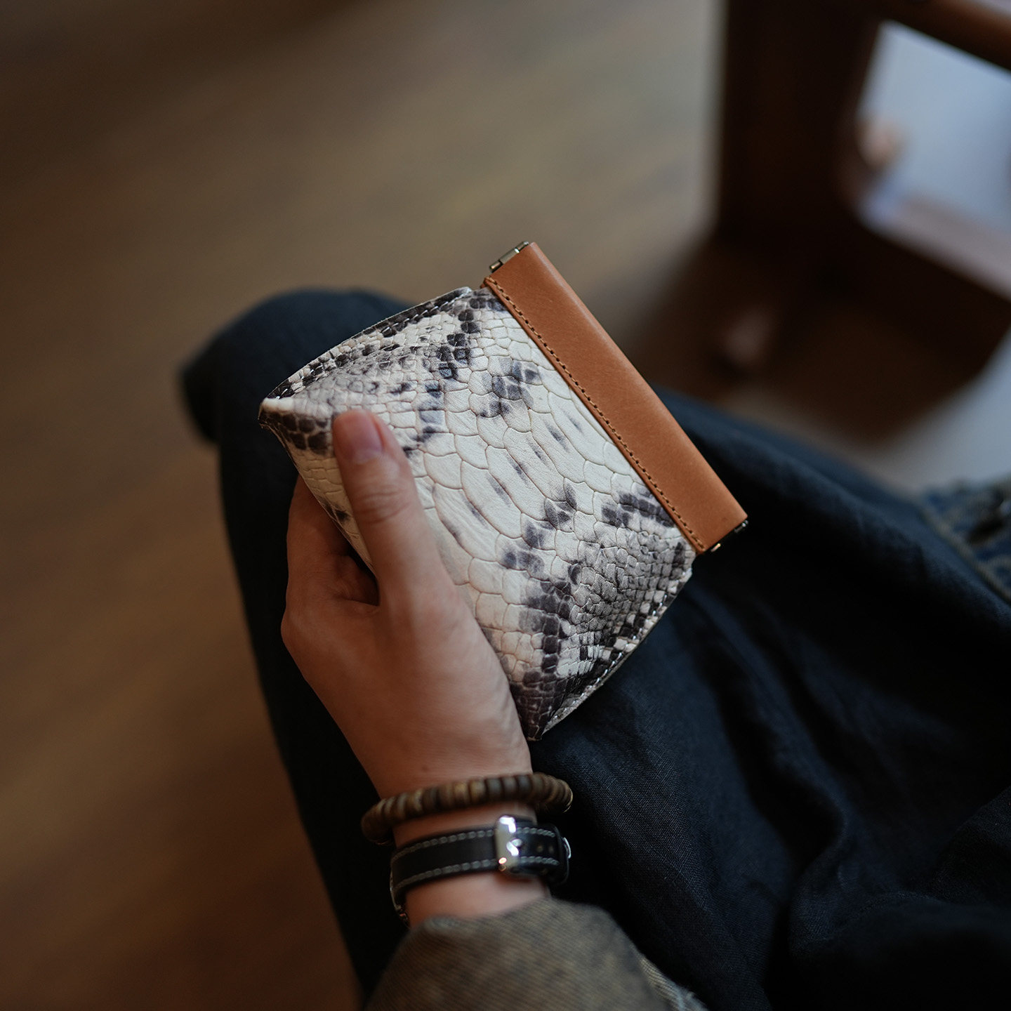 鹿小姐复古高级感蟒蛇纹牛皮便携真皮文玩首饰袋耳机硬币收纳包