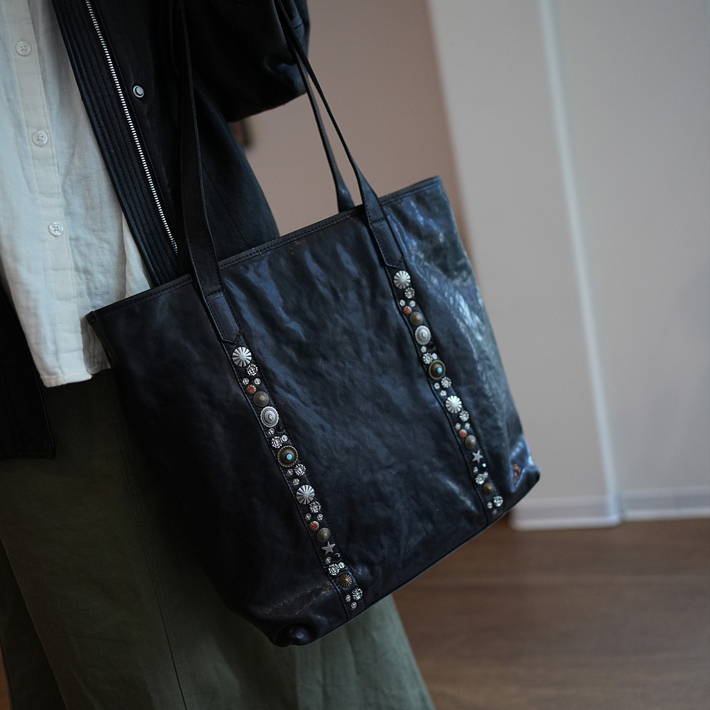 鹿小姐小众复古手工铆钉植鞣牛皮大容量单肩托特包真皮百搭斜挎包,箱包皮具/热销女包/男包,通用款女包,淘宝优惠券,粉丝福利购,淘宝优惠卷