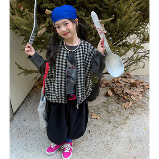 女童日系格子马甲打底衫套装2026春装新款儿童慵懒学院风洋气马夹