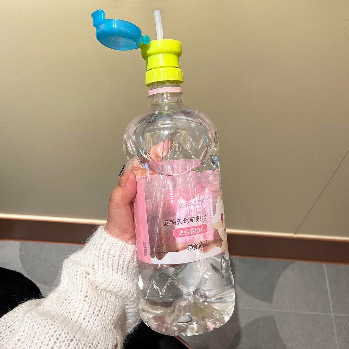 赵露思同款吸管矿泉水瓶盖带吸管通用转换头防呛水外出便携收纳女