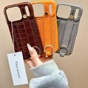 ins高级感纯色鳄鱼纹腕带挂环适用苹果17promax手机壳iphone16新款15pro女款14pm保护壳