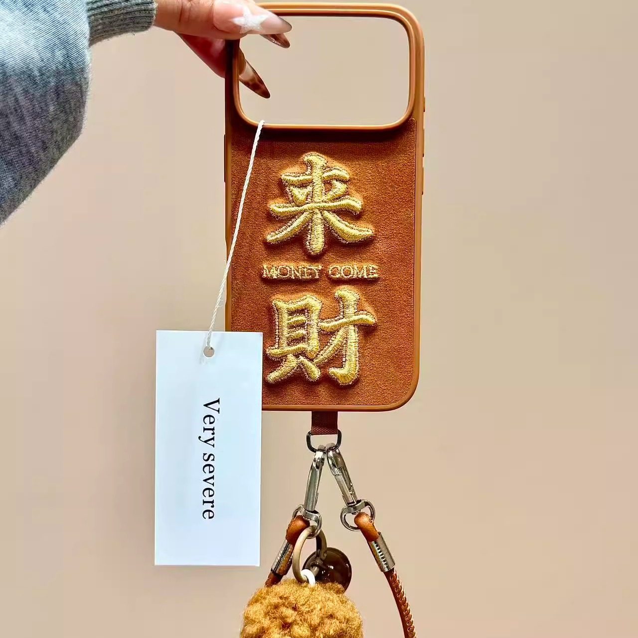 国风棕底绒布刺绣来财手拎绳适用苹果17promax手机壳iphone16新款15pro女款14pm全包保护壳,3C数码配件,手机保护套/壳,淘宝优惠券,粉丝福利购,淘宝优惠卷