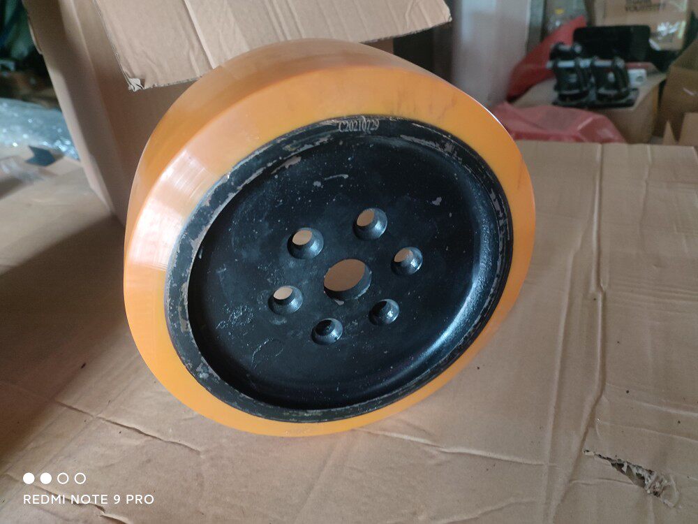 中力电动叉车配件平衡重堆高车驱动轮 es15-15cs行走轮