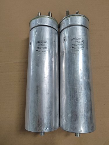 意大利拆机油浸电容550VAC 105UF 体积：75*245mm 一只48元