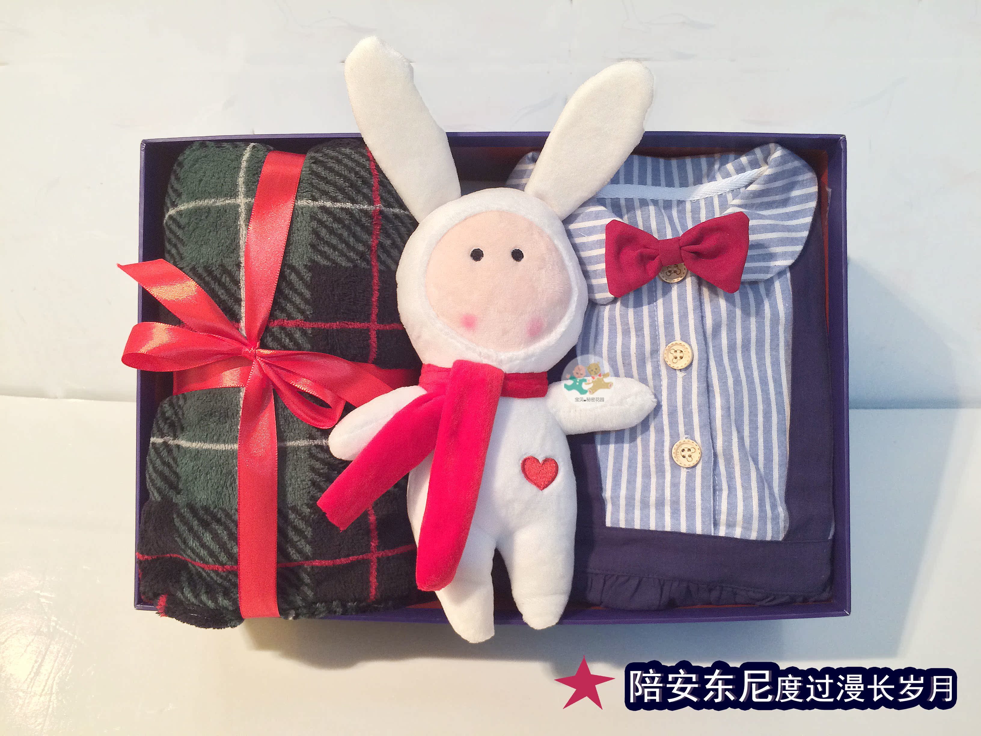 Coffret cadeau pour nouveau-né - Vêtements + Fournitures - Ref 1950983 Image 1