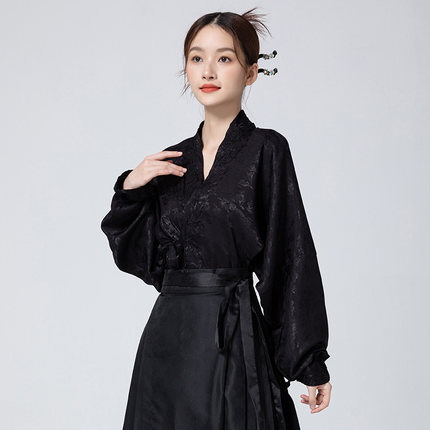 国风黑色马面裙搭配的上衣飞机袖V领衬衫新中式汉服刺绣衬衣女