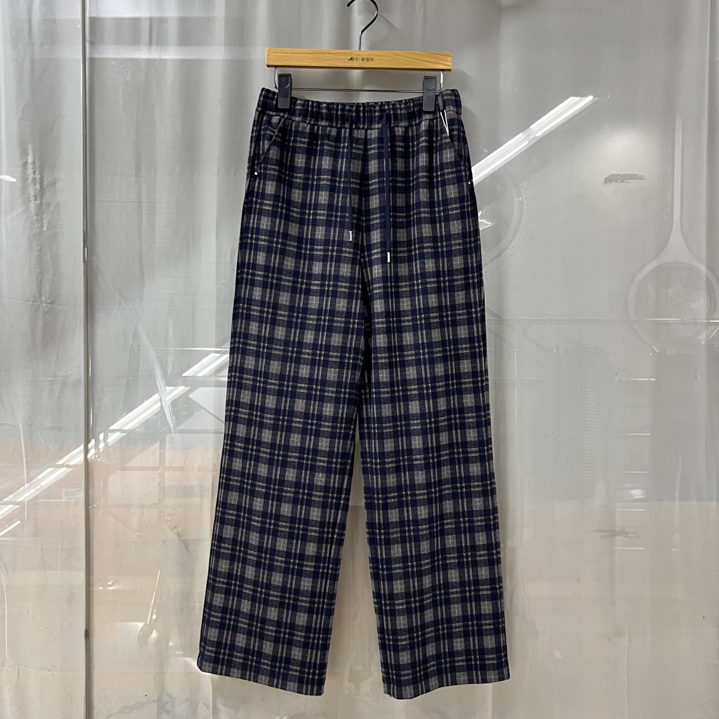 OSY-25C5639商场专卖2025秋时尚新品女裤松紧腰格子显瘦直筒裤子