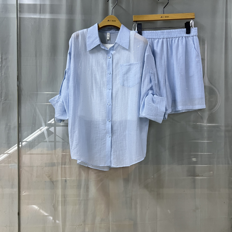 俏F25B135商场专卖2025夏时尚新品女装烫钻衬衣背心三件套短裤潮