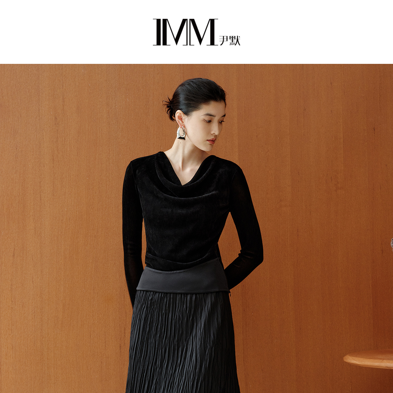 IMM尹默2025年春新款黑色植绒网洞拼接设计荡领衬衫上衣女